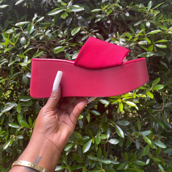 Platform - Picture 2 of 3